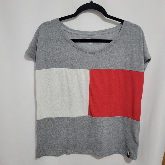 Tommy Hilfiger Color Block Gray and Red Women's Short Sleeve Top, Size M - Picture 1 of 3
